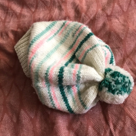 DONATED Super cute pom beanie - Picture 3 of 4